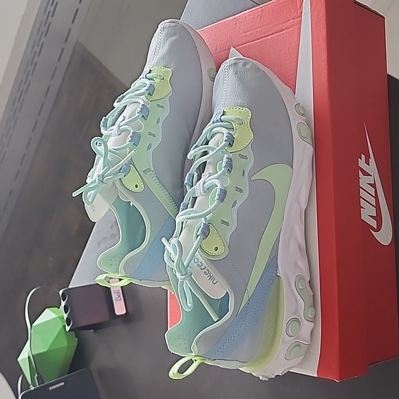 Women's Nike React Element 55 sneakers. - Picture 5 of 11